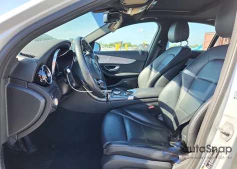 2018 Mercedes-Benz C 300 z USA, uszkodzony, nr VIN 55SWF4JB5JU259505